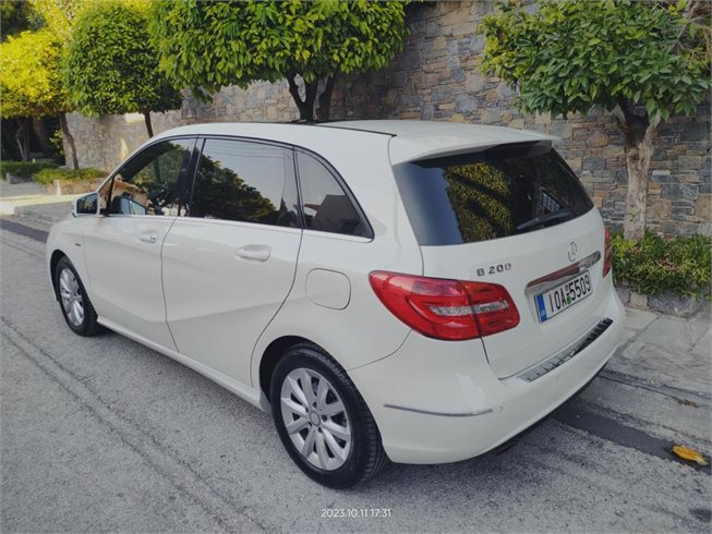 Mercedes-Benz-B 200