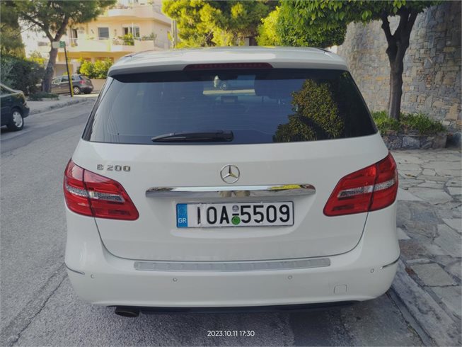 Mercedes-Benz-B 200