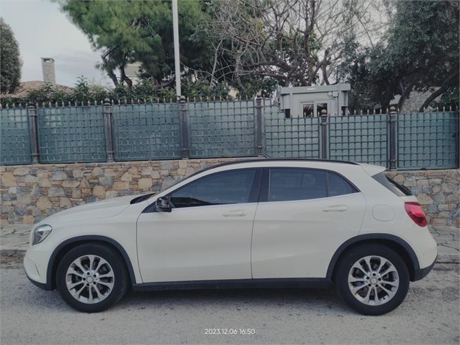 Mercedes-Benz-GLA 200