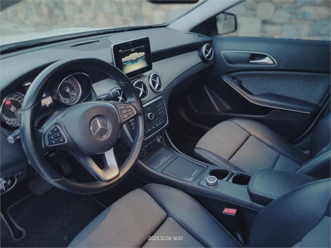 Mercedes-Benz-GLA 200