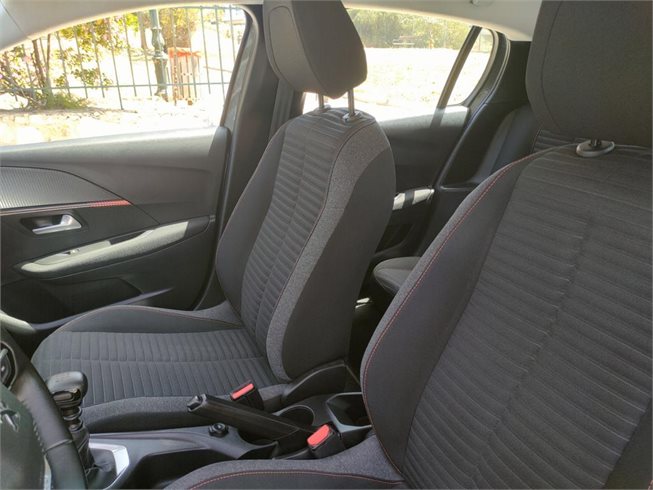 Peugeot-208
