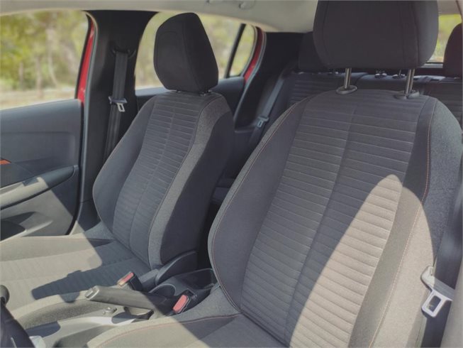 Peugeot-208